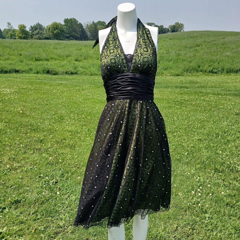 Adrianna Papell Boutique Halter Dress size 6 Green Black Vintage Lace Tulle S